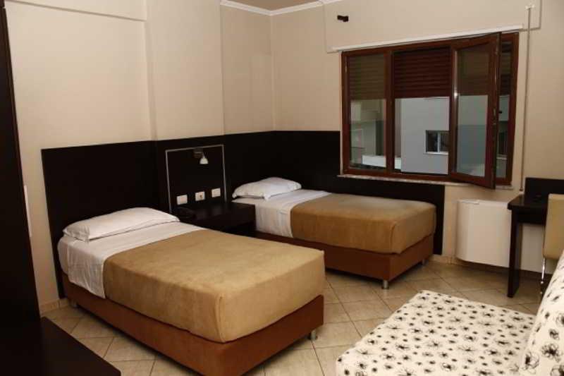 Hotel Nais Beach Durres Ngoại thất bức ảnh