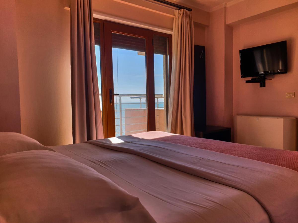 Hotel Nais Beach Durres Ngoại thất bức ảnh